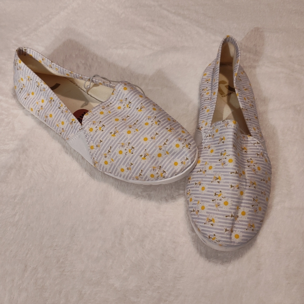 NWT! REPORT Shoes Sz 8W
